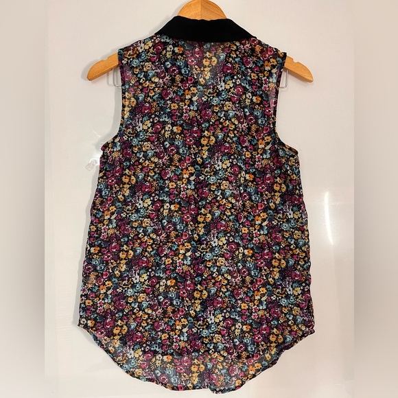 No Boundaries Floral Sleeveless Tops - Picture 6 of 6